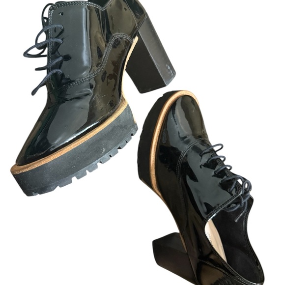 Repetto size 38 (8)worn under 5 times
Glossy Black patent leather Platform Shoes - Picture 1 of 14